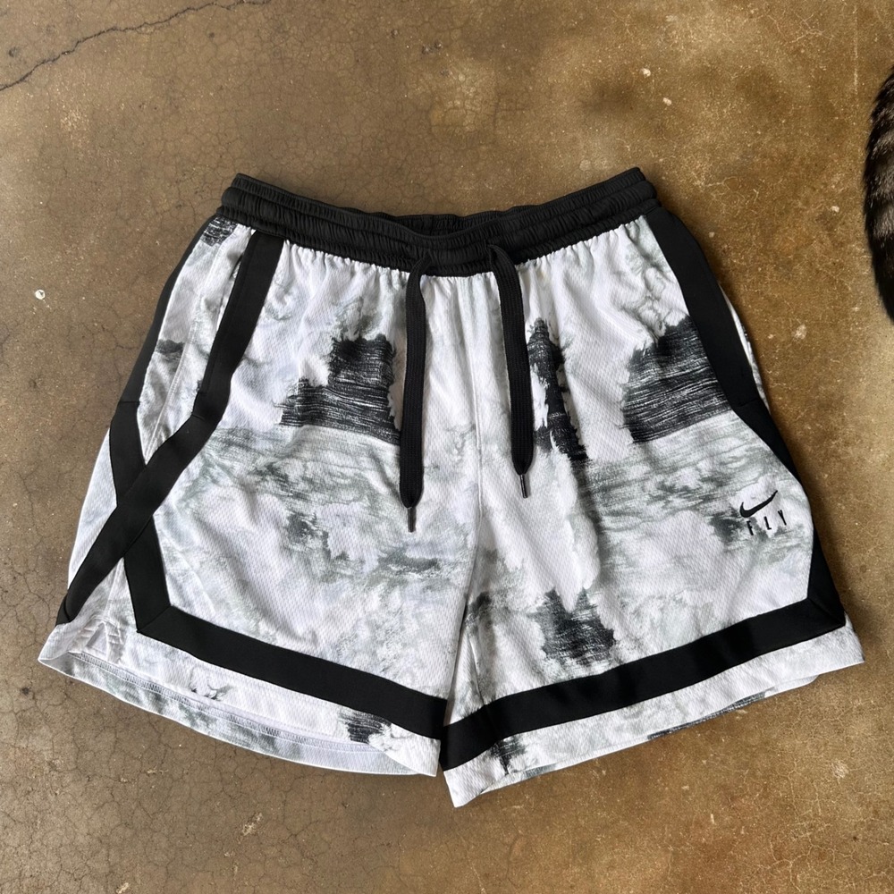 Nike Basketball Shorts Womens Large White Black Excellent Dri-FIT Fly Mesh Print